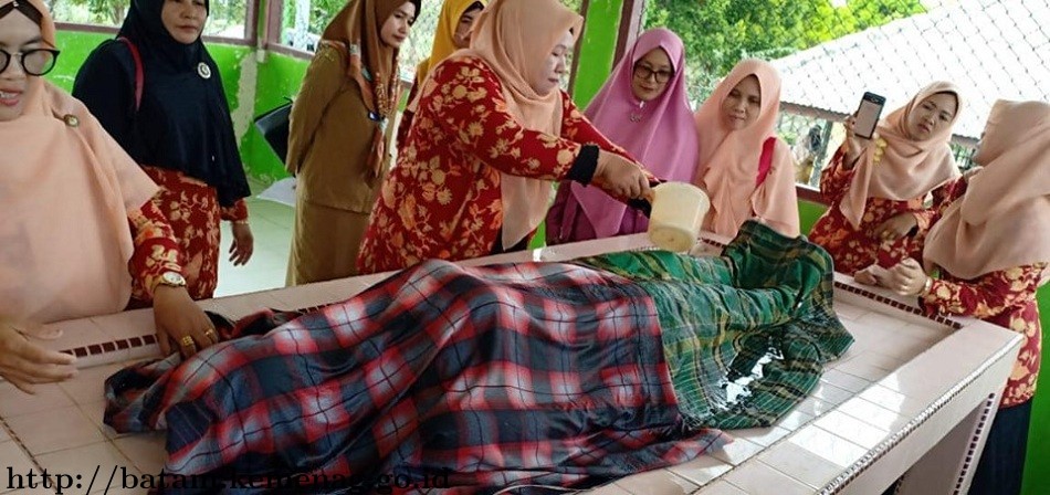 Dharma Wanita Persatuan Kantor Kementerian Agama Kota Batam Ikuti Pelatihan Fardhu Kifayah