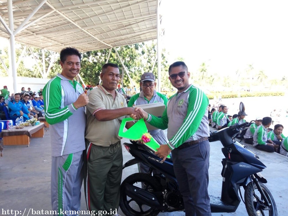 Jalan Sehat Kerukunan Umat Beragama Banjir Doorprize