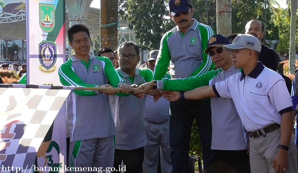 Gubernur Kepri Lepas Jalan Sehat Kerukunan Umat Beragama di Batam