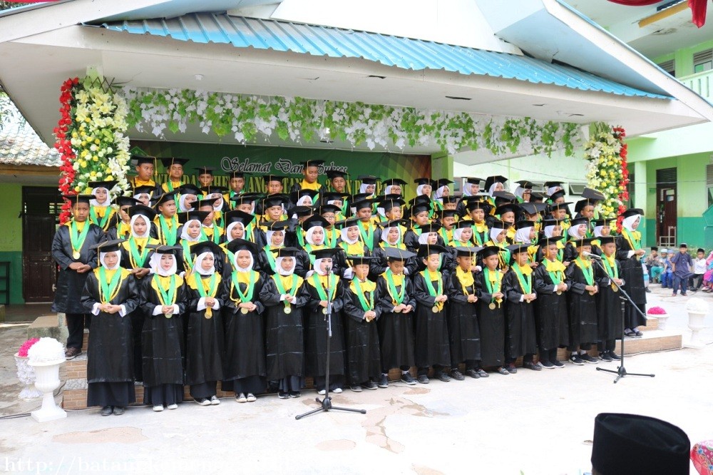 MIN 2 Batam Gelar Wisuda Tahfizd Qur an Juz 30