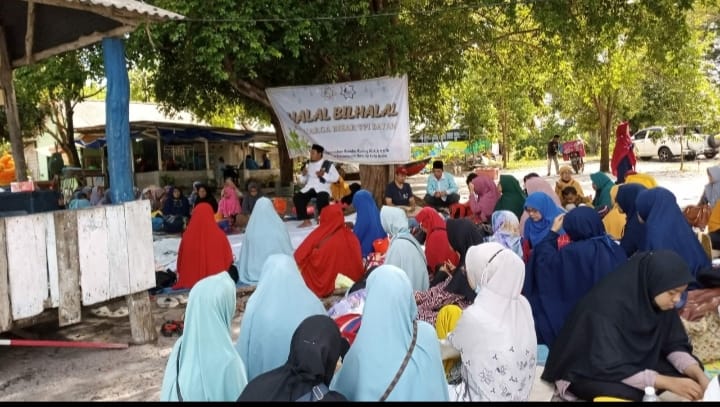Ust. Subur Isi Tausiah Halal Bihalal di Pantai Kalat Galang