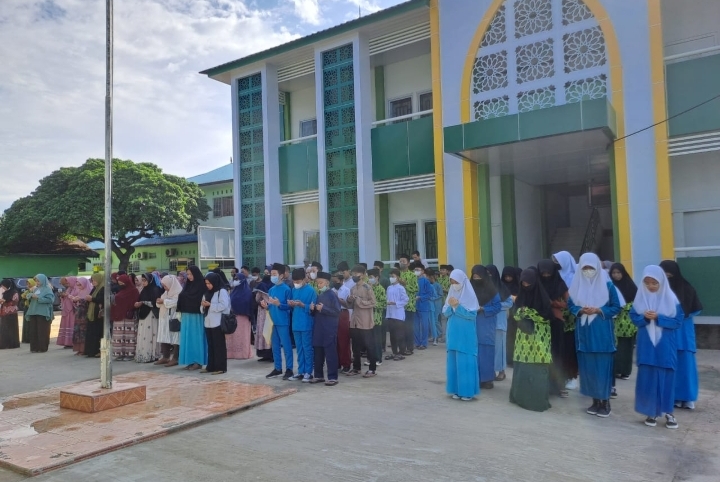 Siswa MIN 1 Batam Lulus 100 Persen