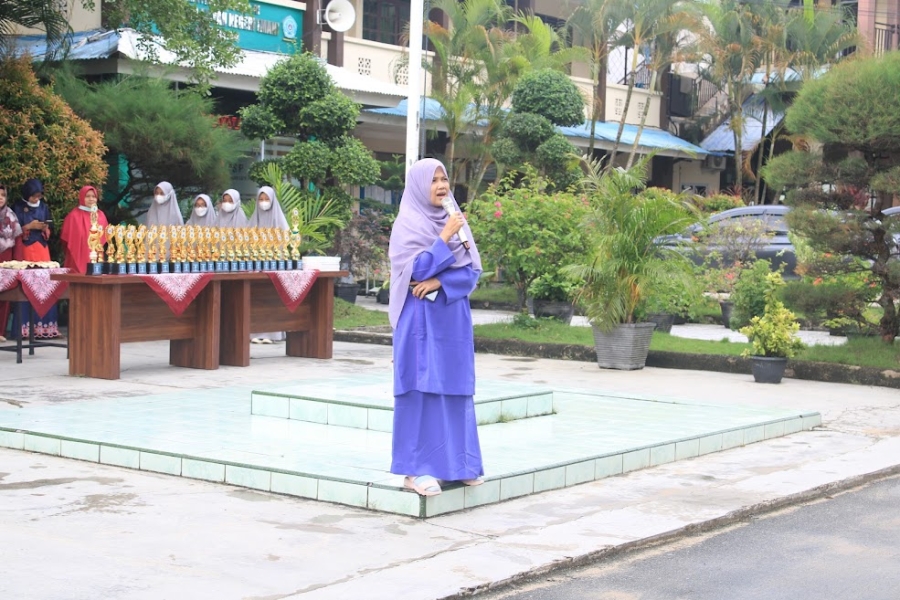 Pembagian Rapor PAT MAN Batam