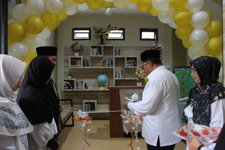 Kakankemenag Kota Batam Resmikan Pojok Literasi MAN Batam