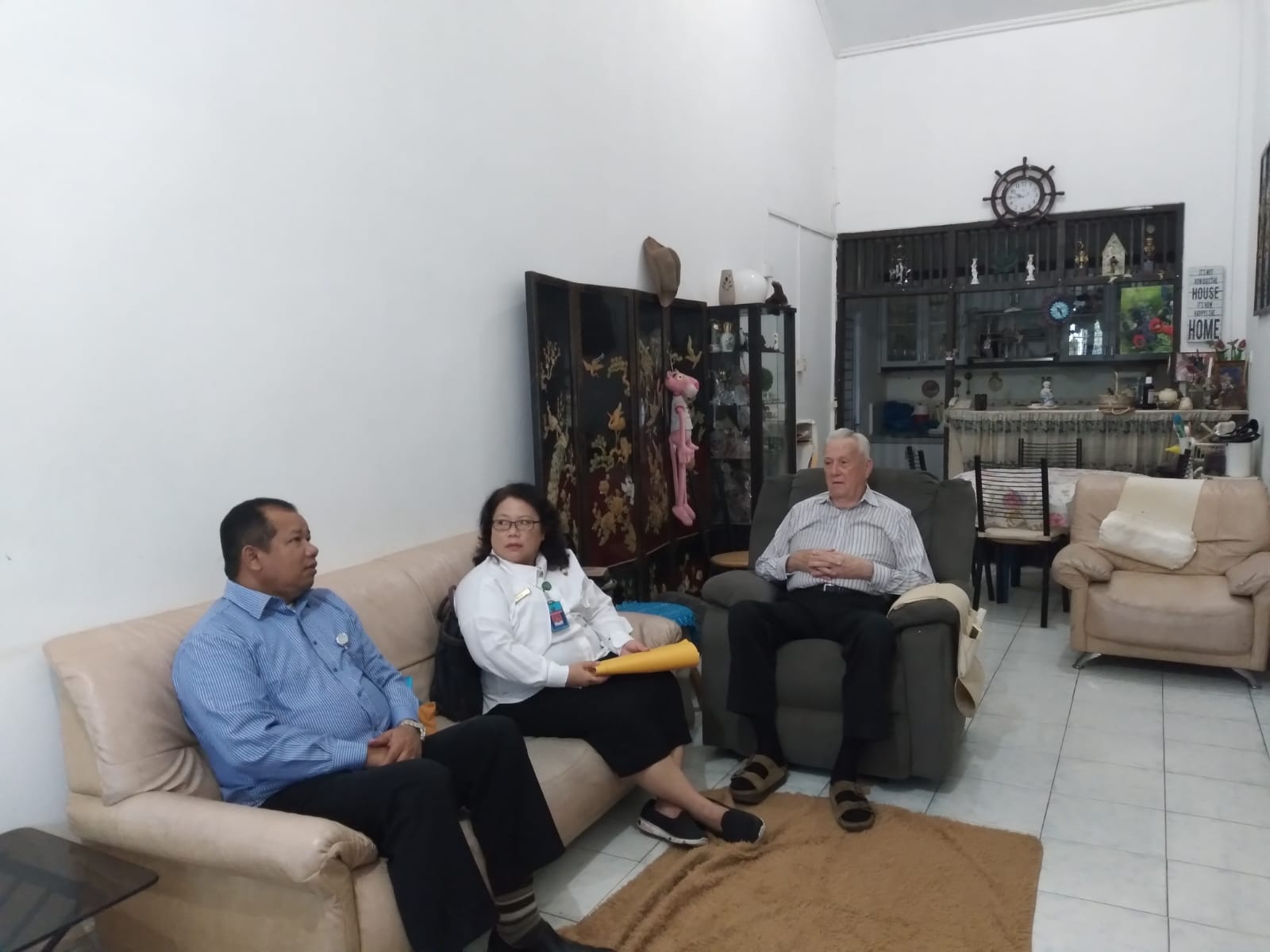 Kepala Seksi Urusan Agama Kristen Kantor Kementerian Agama Kota Batam, Esther Sri Liasna, Melaksanakan Kunjungan Koordinasi ke Yayasan Persekutuan Rohani