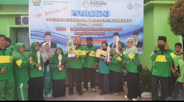 MIN 2 Batam Juara Umum Porseni Tingkat MI