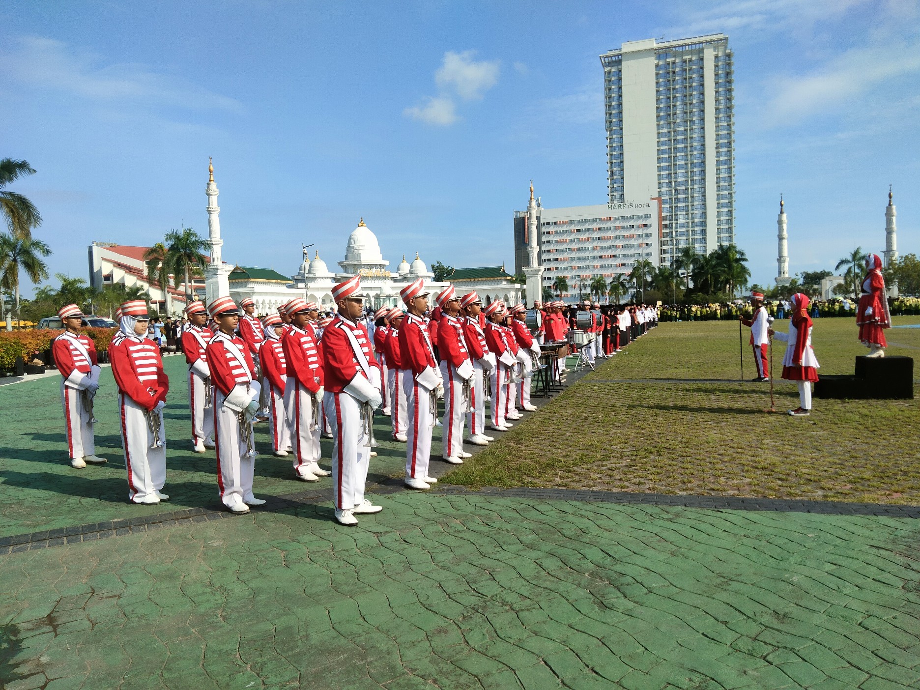 Ribuan Santri Padati Dataran Engku Putri Batam Center