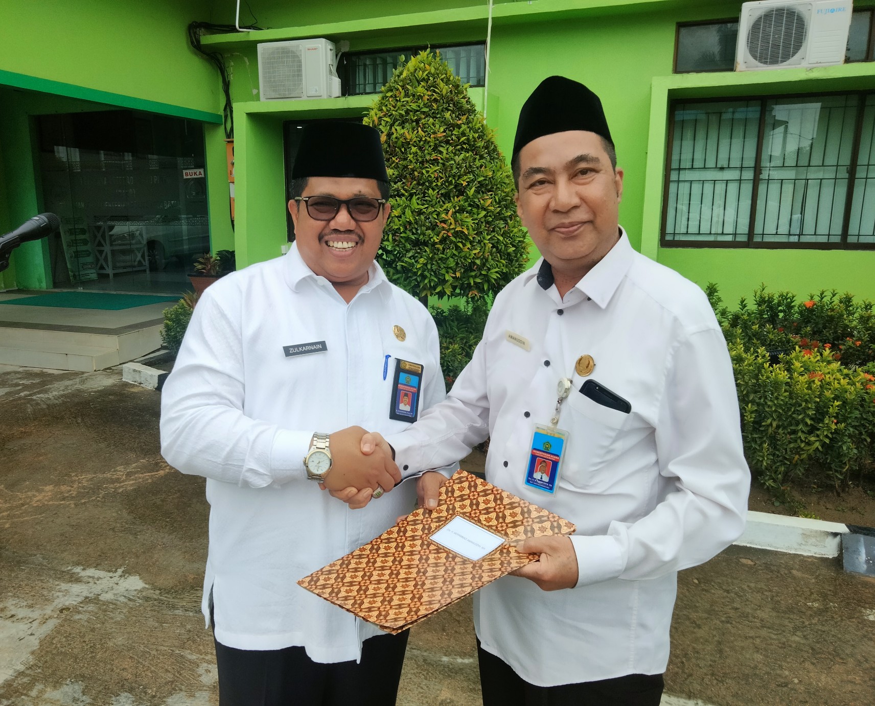 Serahkan SK Purnabakti, Zulkarnain: Terima Kasih Untuk Semua Dedikasinya Selama di Kementerian Agama