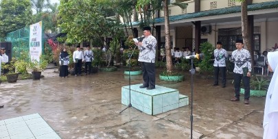 Upacara Bendera Peringatan Hari Guru Nasional MAN Batam 2022
