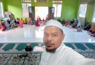 MT Raudhatul Jannah Pulau Nipah Laksanakan Pengajian Rutin dan Penggalangan Dana