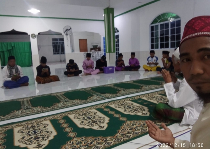 Rustam Rutin Gelar Yasinan , Tahlil dan Doa di Pulau Mongkol