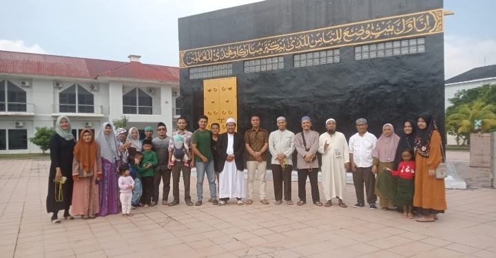 Rustam Dampingi 11 Jamaah Umroh Pulau Kasu di Batam