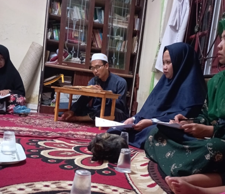 Isi Pengajian di Majlis Taklim, Akhmadi Sampaikan Fadhilah Ilmu dan Doa Thowaf