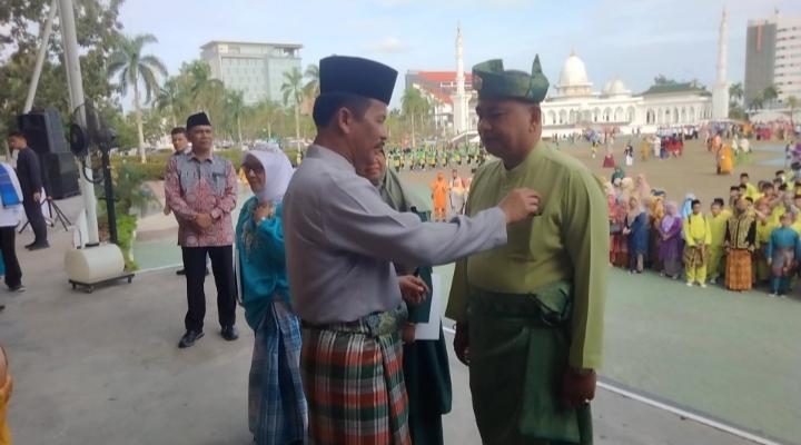 Tiga Pegawai Kemenag Batam Terima Satyalencana Karya Satya di HAB ke 77