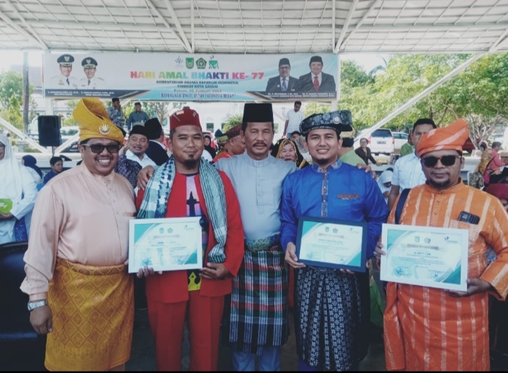 3 Penyuluh Agama Islam Honorer Terima Penghargaan Dari Walikota Batam