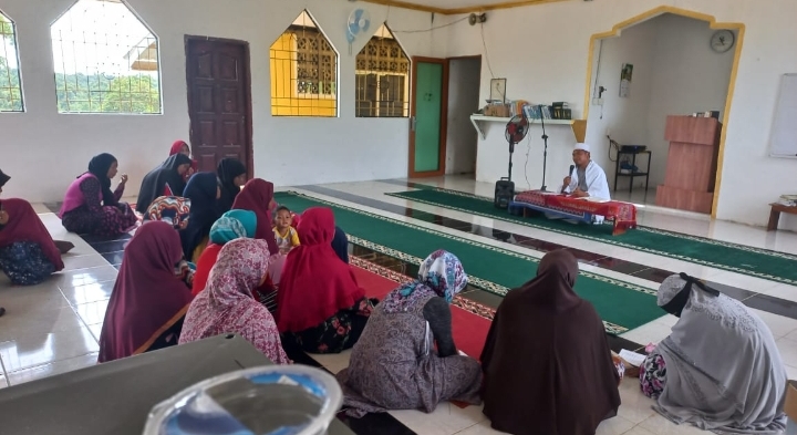 Ust. Syamsuddin Rutin Isi Pengajian Ibu Ibu Pulau Bertam Setiap Pekan