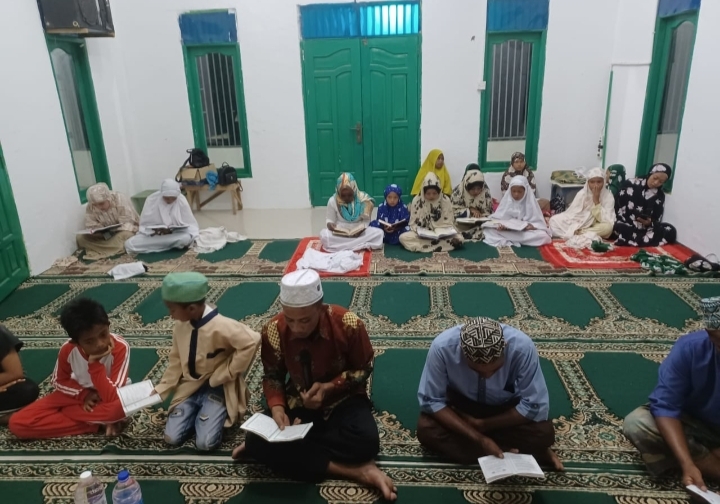 Rutin, Ust. Syamsuddin Isi Pembacaan Yasin, Tahlil, Tausiah Dan Doa