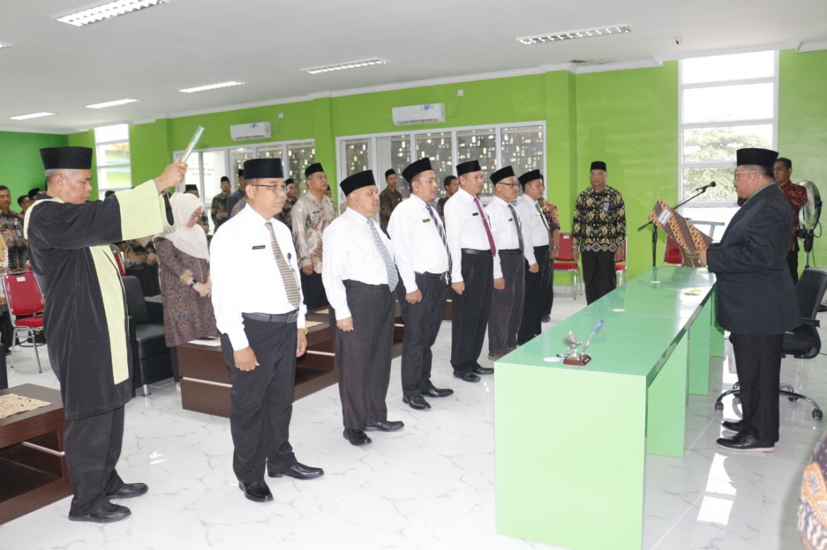 Lantik 5 Penghulu dan 1 JFT Perencana, Zulkarnain: Jabatan itu Amanah dan Mutasi Adalah Hal Biasa dalam Sebuah Organisasi