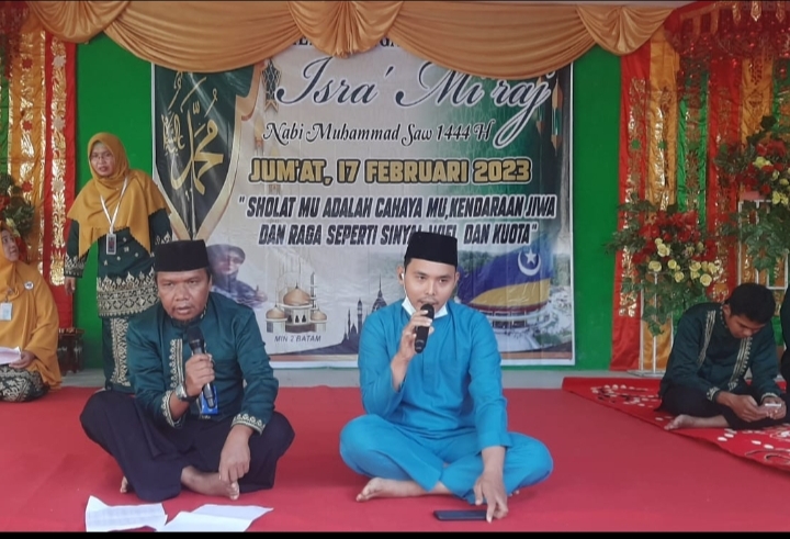 MIN 2 Batam Gelar Peringatan Isra'Mi'raj, Tema : Sholatmu adalah Cahayamu, Kenderaan Jiwa dan Raga Seperti Sinyal Wifi dan Kuota