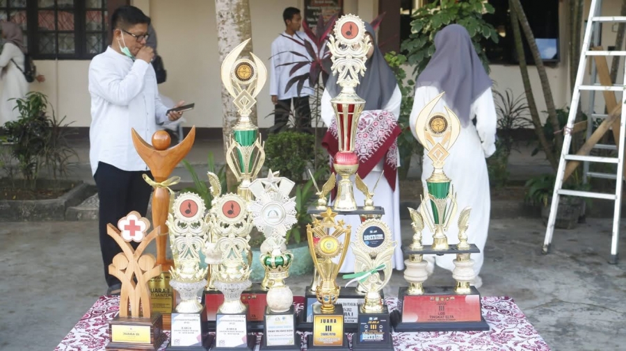 MAN Batam Berikan Penghargaan Kepada Siswa-siswi Berprestasi