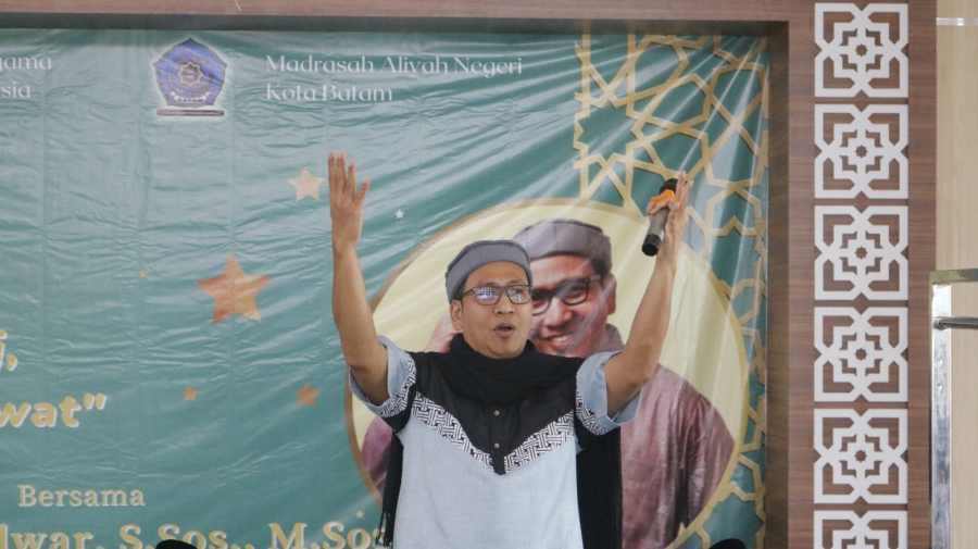 Da’i Ibu Kota Isi Kegiatan Peringatan Isra’ Mi’raj MAN Batam Tahun 2023