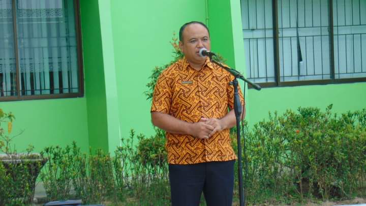 Pimpin Apel Pagi, Made Karmawan Harap Pegawai Untuk Bekerjasama Memajukan Layanan Yang Bersih Dalam Melayani
