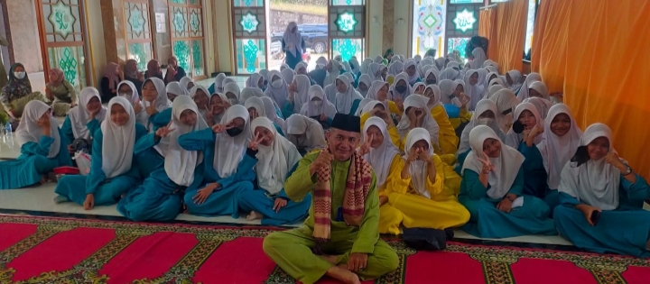 SMPN 59 Sagulung Menggelar Kegiatan Peringatan Isra Mi'raj Nabi Besar Muhammad SAW, Penceramah H. Bima Sakti