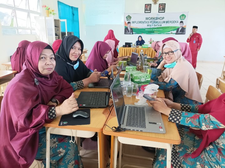 Instruktur Nasional Isi Workshop IKM MIN 1 Batam