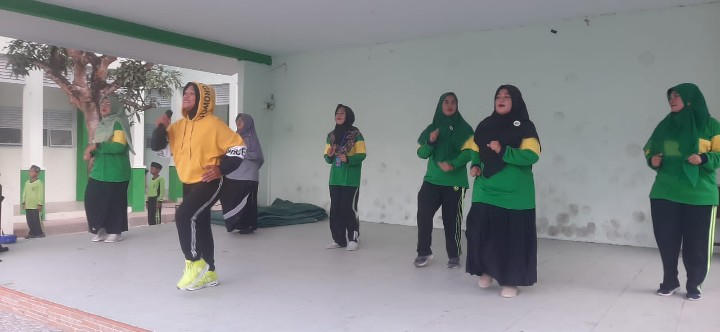 Senam Pagi, MIN 2 Batam Datangkan Instruktur dari Luar