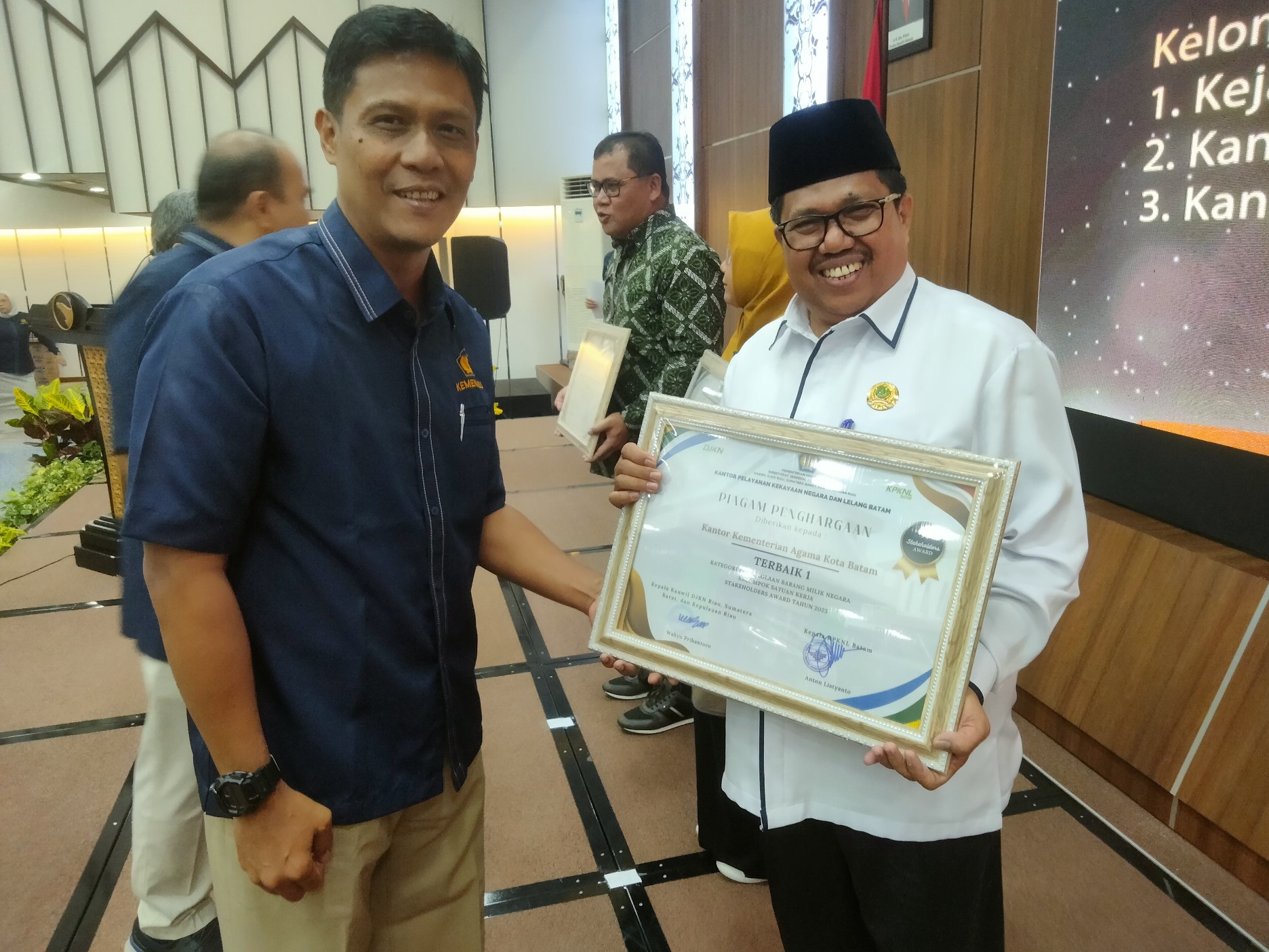 Kemenag Kota Batam Kembali Raih Penghargaan Terbaik I Kategori Pengelolaan BMN Stakeholders Award Tahun 2023