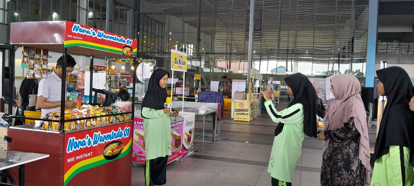 Siswa Program IBB MTs Negeri 1 Batam, Meliput Event Bazar UMKM Festival Kreatif Batam TV di Mall Botania 2