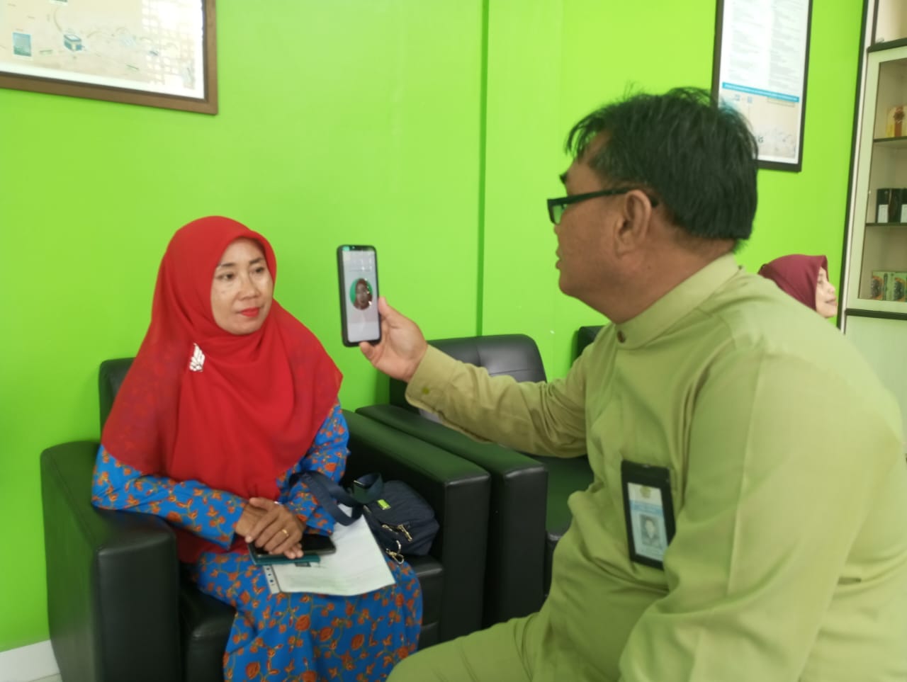 PLHUT Kankemenag Kota Batam Layani Proses Perekaman Visa Biometrik Jemaah Calon Haji Kota Batam
