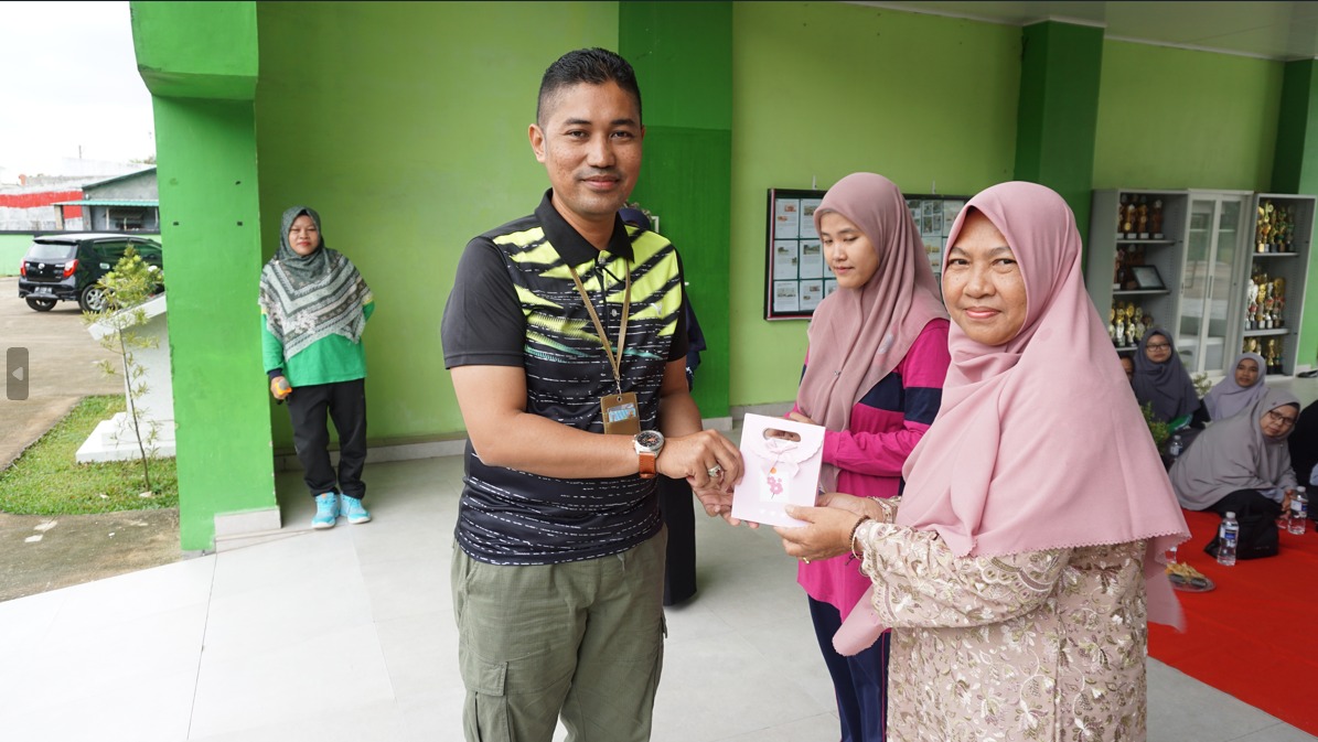 Pelepasan Guru Terbaik MTs USB Filial MTsN 1 Batam yang Purna Tugas dan Pindah Tugas