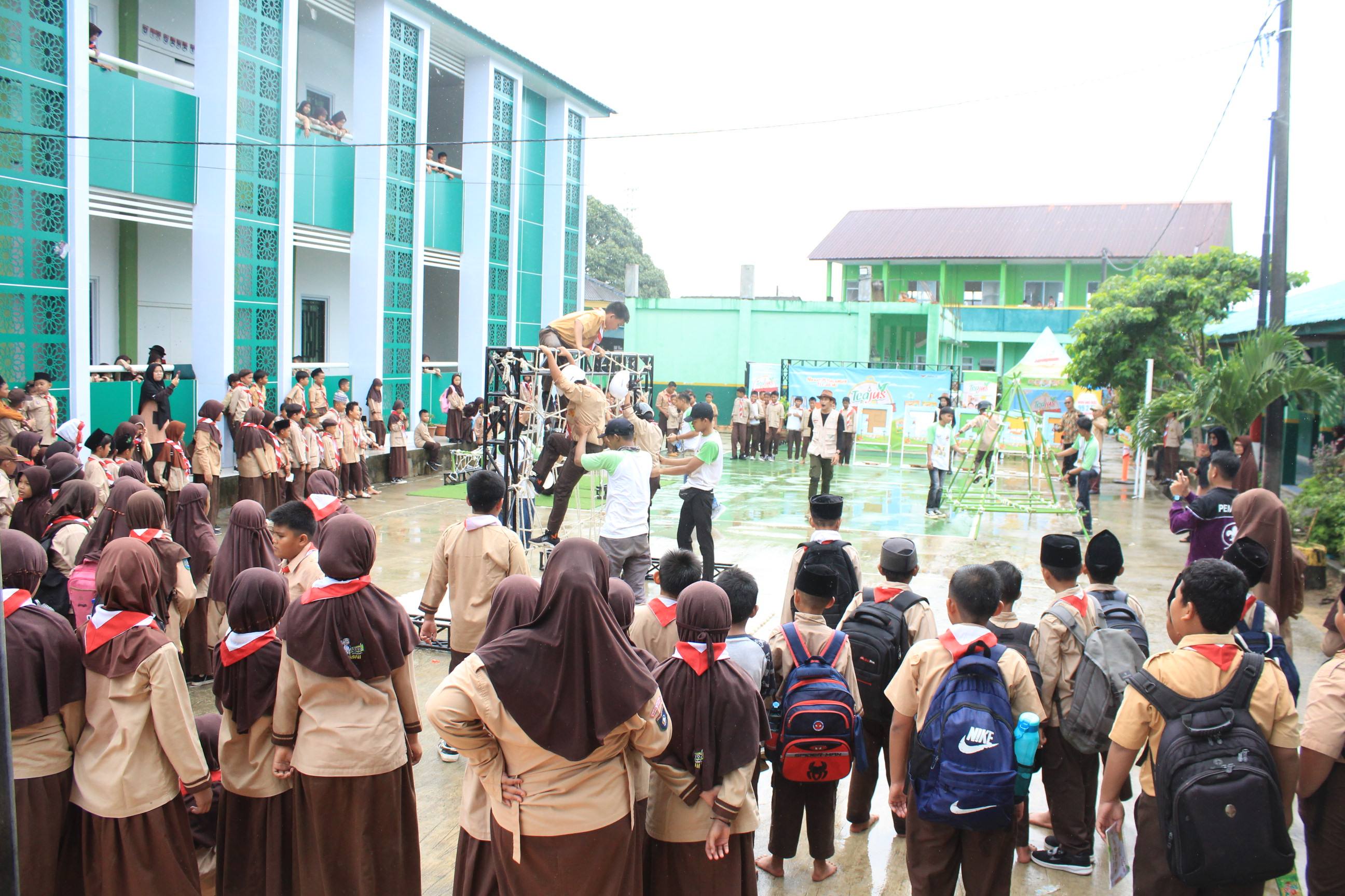 MIN 1 BATAM GELAR Outbound bersama Tea Jus dan Radio Mom and Kids Bandung