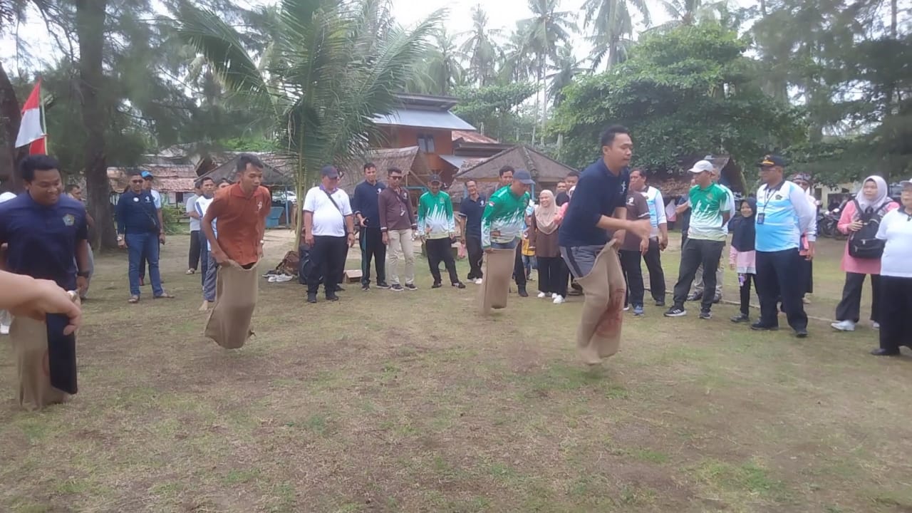 Kankemenag Kota Batam Juarai Lomba Balap Karung  