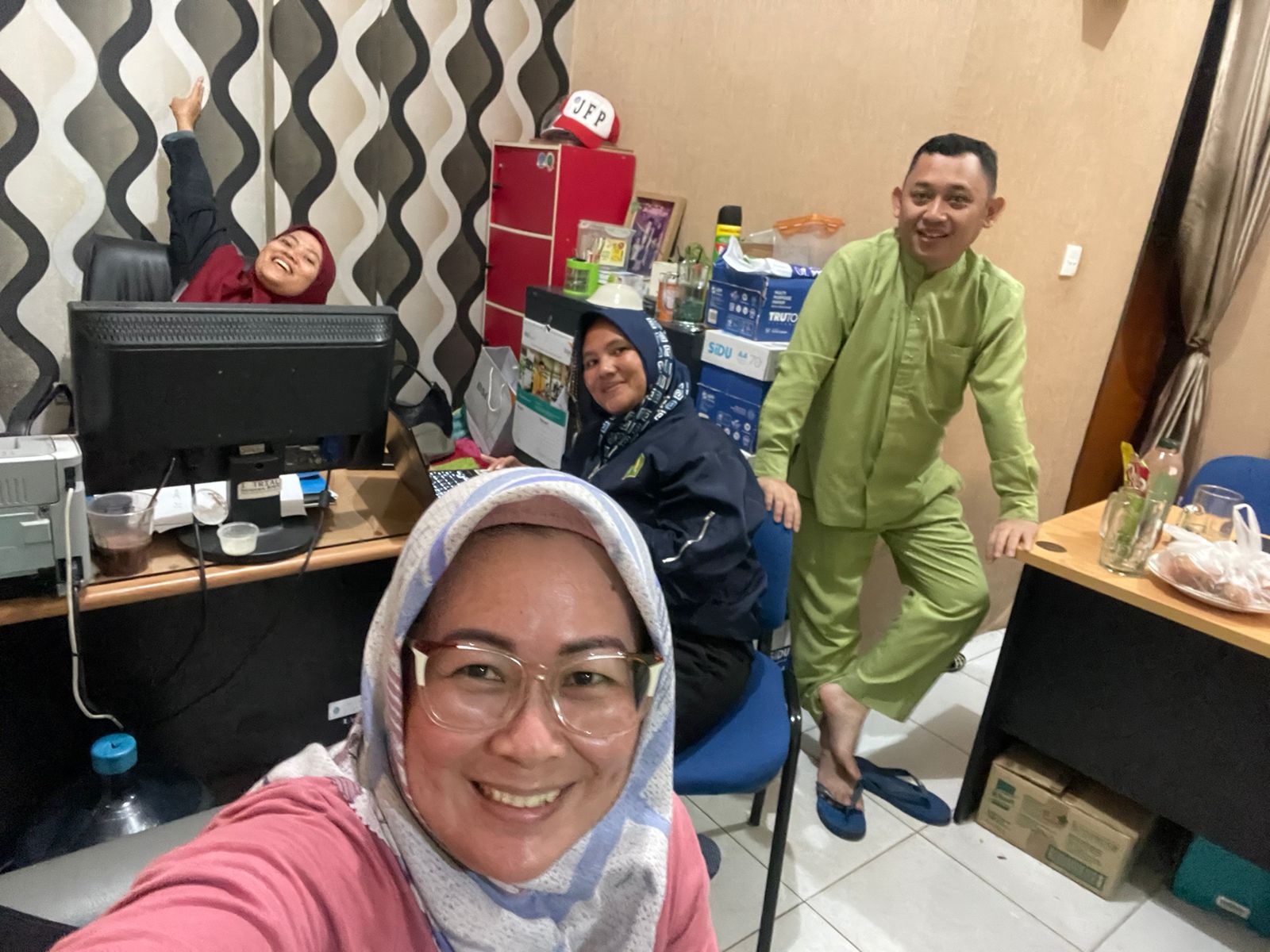 Begadang Hingga Larut Malam, Tim ZI Kankemenag Kota Batam Selesaikan Evidence ZI