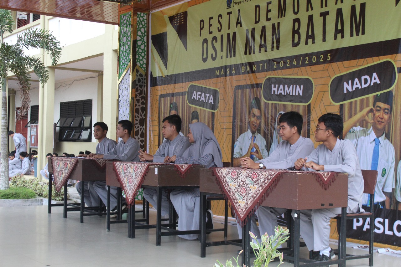 OSIM MAN Batam adakan Pesta Demokrasi Debat Calon Ketua dan Wakil Ketua OSIM
