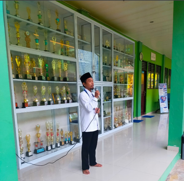 Pembiasaan "Onde Mande" MAN IC Batam Jelang Pembelajaran