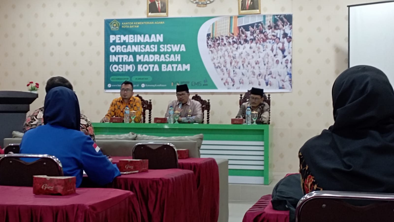 Pembina OSIM dan Ketua OSIM MTsN 2  Batam Menghadiri Pembinaan OSIM di Kemenag Kota Batam