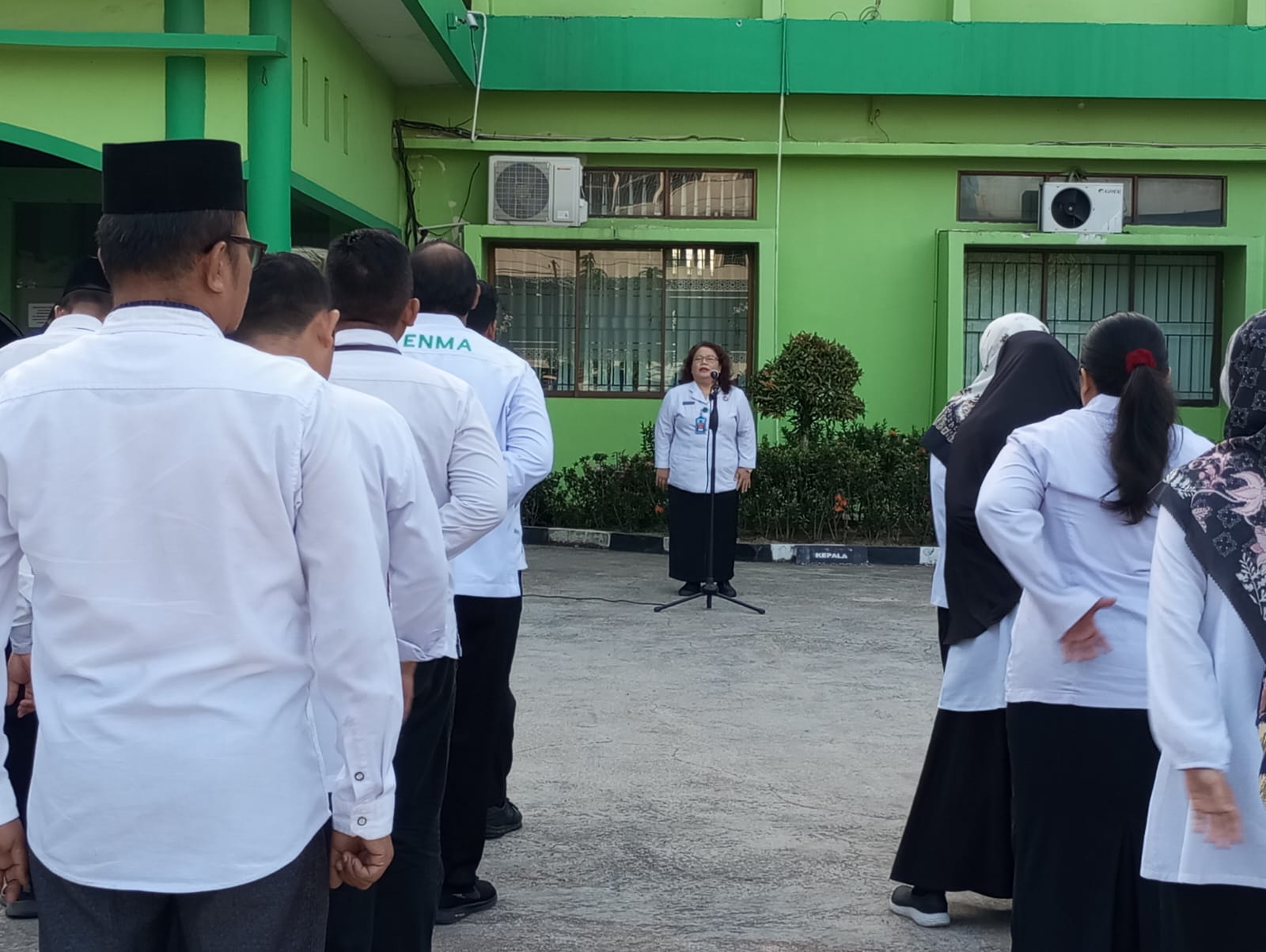 Jadi Pembina Apel, Kasi Urakris, Esther: Sukseskan Pemilu 2024