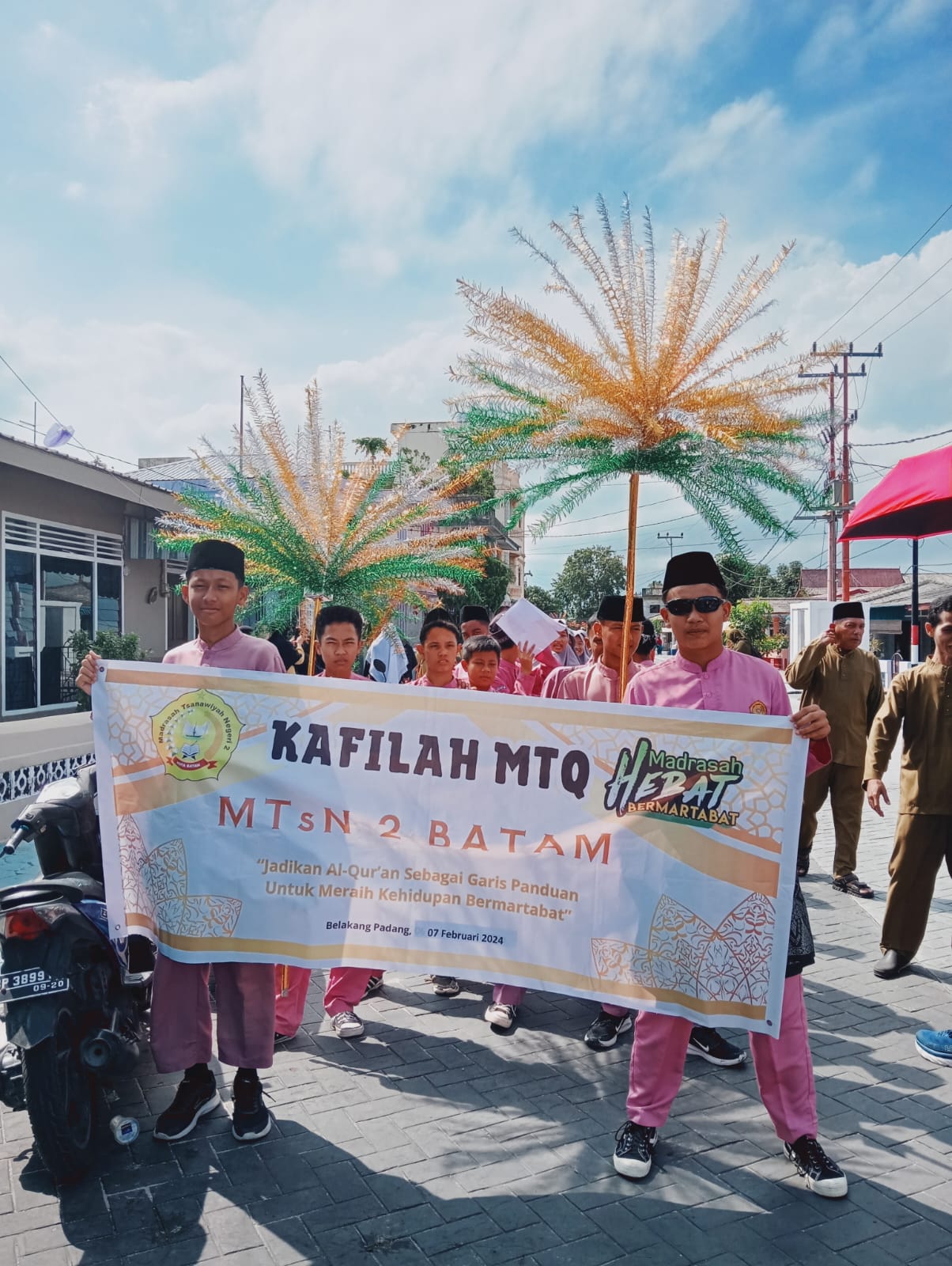 Seluruh Siswa dan Guru MTsN 2 Batam, Belakang Padang Ikut Menyukseskan MTQ XXXII di Kecamatan Belakang Padang