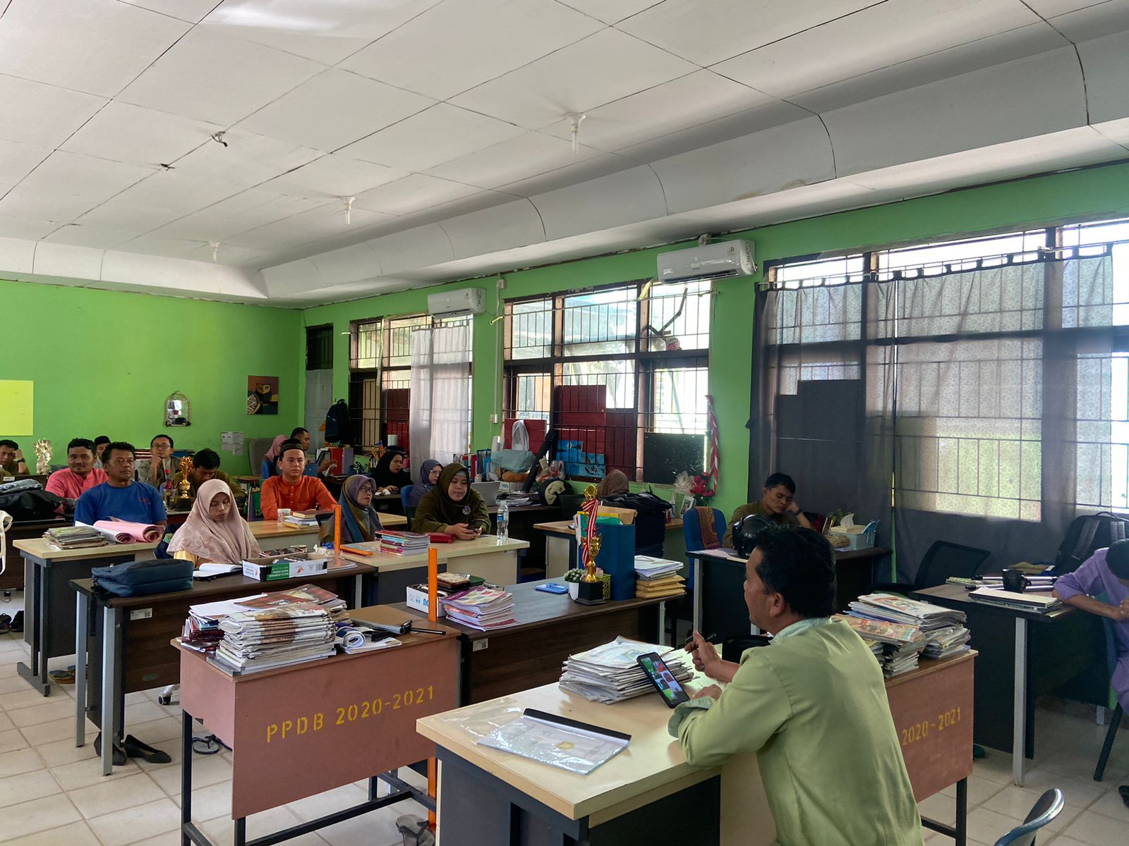 Program Rapat Bulanan : Salah Satu Ajang Silaturrahim Kepala Madrasah MTsN 2 Batam, Guru, serta Karyawan
