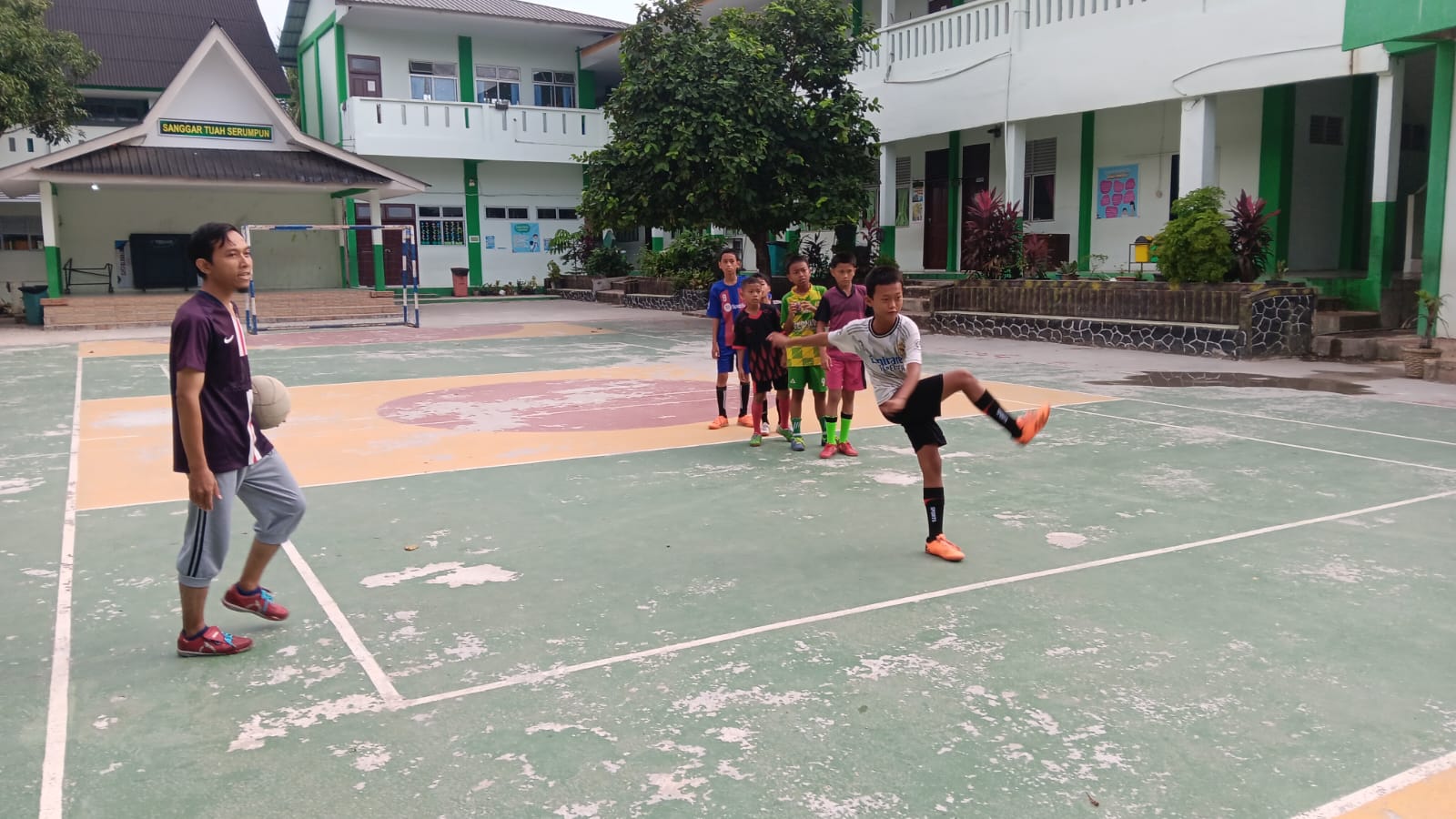 Latihan Futsal di MIN 2 Batam