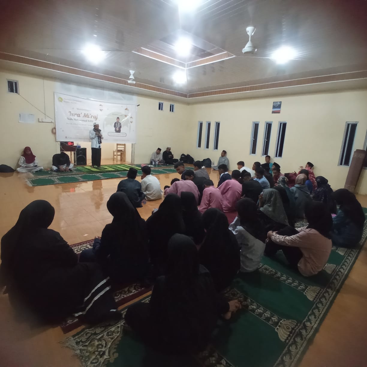 MTsN 2 Batam Belakang Padang Memperingati Isra' Mi'raj Dengan Nobar Dan Pesantren Satu Malam