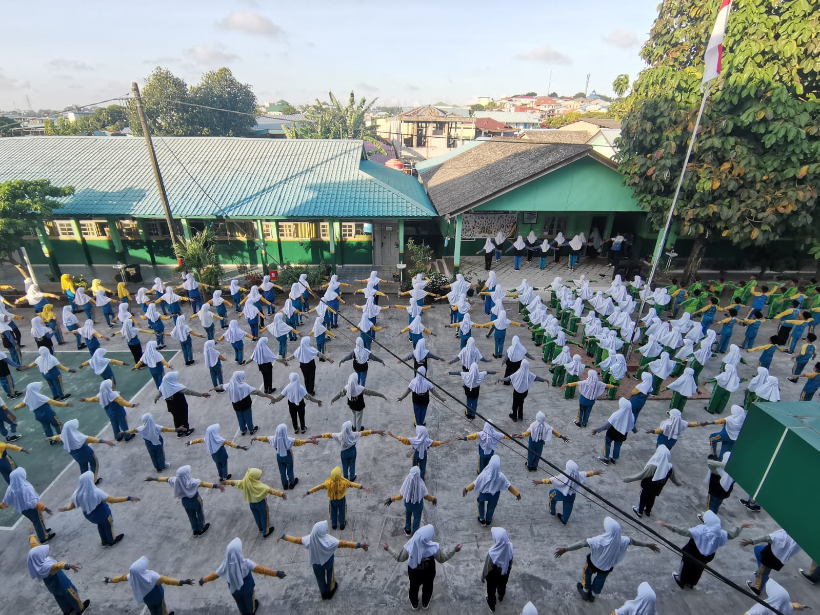 Selasa Sehat Bersemangat MIN 1 Batam Dengan Senam Pagi