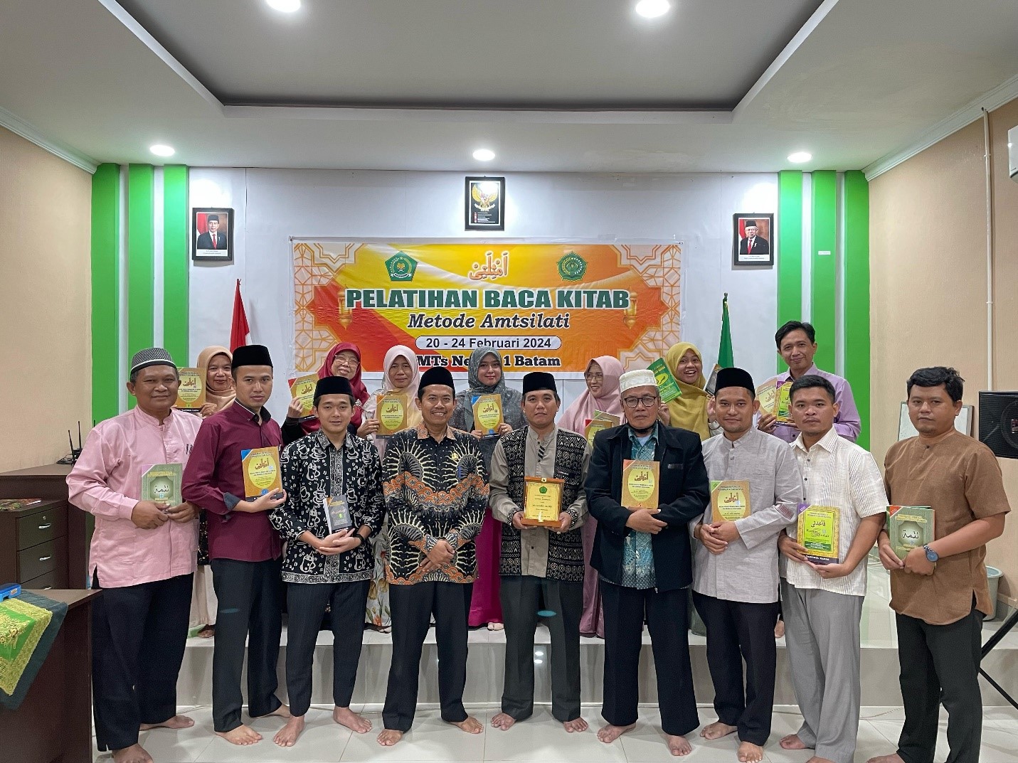 Penutupan Pelatihan Metode Baca Kitab Amtsilati di MTs N 1 Batam: Langkah Awal Menuju Pendidikan Berkualitas