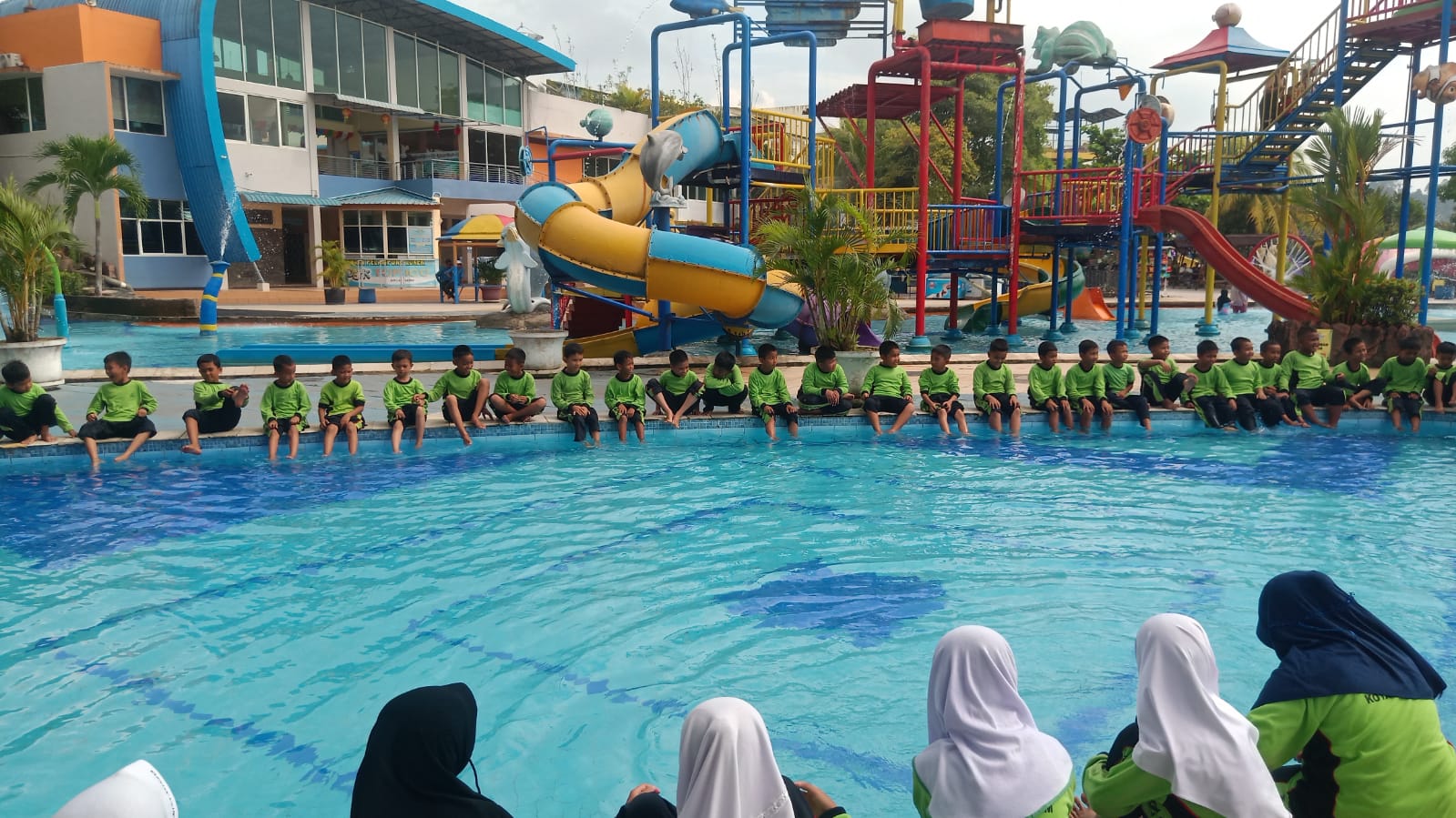 Pengenalan air siswa kelas 2 MIN 2 Batam