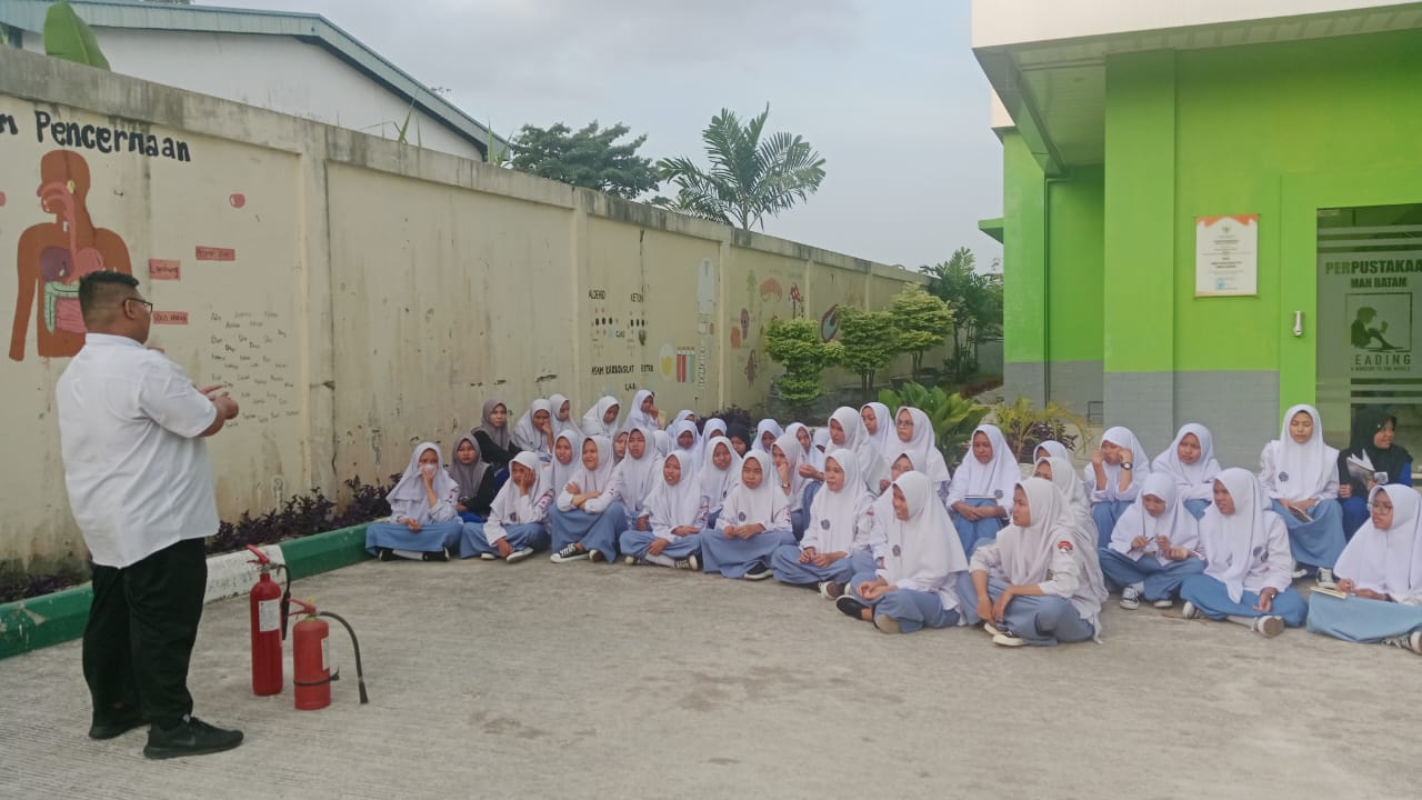 PMR MAN Batam Laksanakan Simulasi Penggunaan APAR