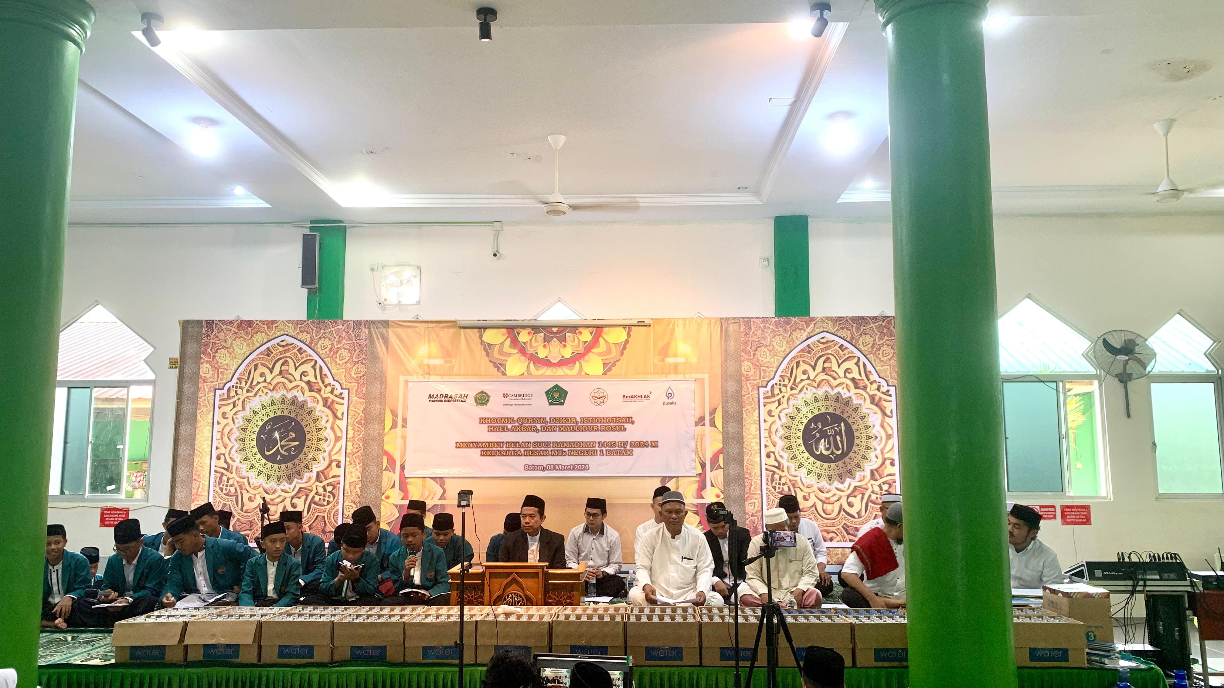 Sambut Ramadan, Mtsn 1 Batam Menyelenggarakan Kegiatan Khormil Qur’an, Dzikir, Istigotsah, Haul Akbar, & Maulidur Rosul