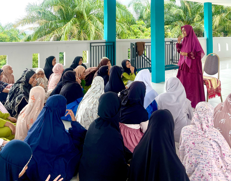 Ponpes UIC Kota Batam Gelar Pembelajaran Nisaiyah Kepada Santri